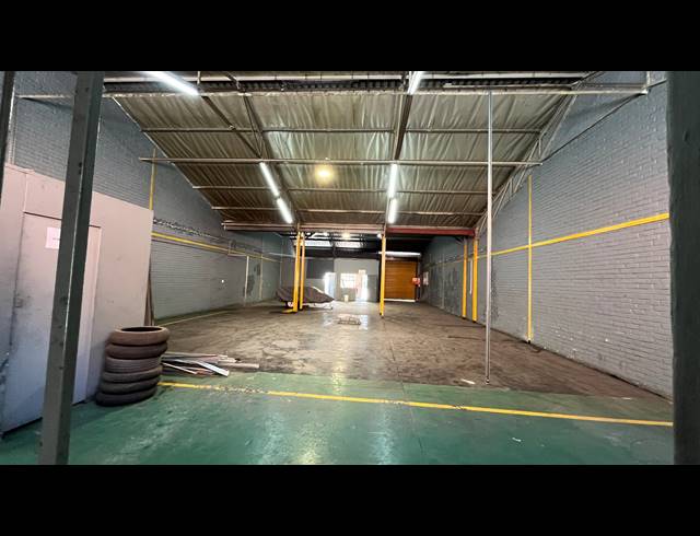 301M² WAREHOUSE FOR SALE IN ISANDO